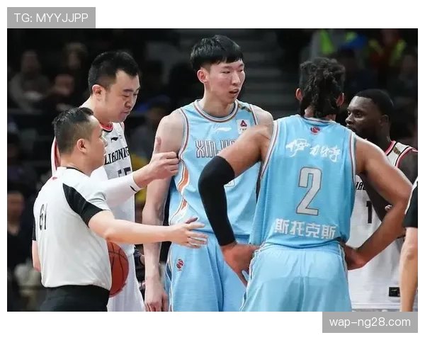 VAR两次改判影响战局 裁判判罚尺度引发讨论